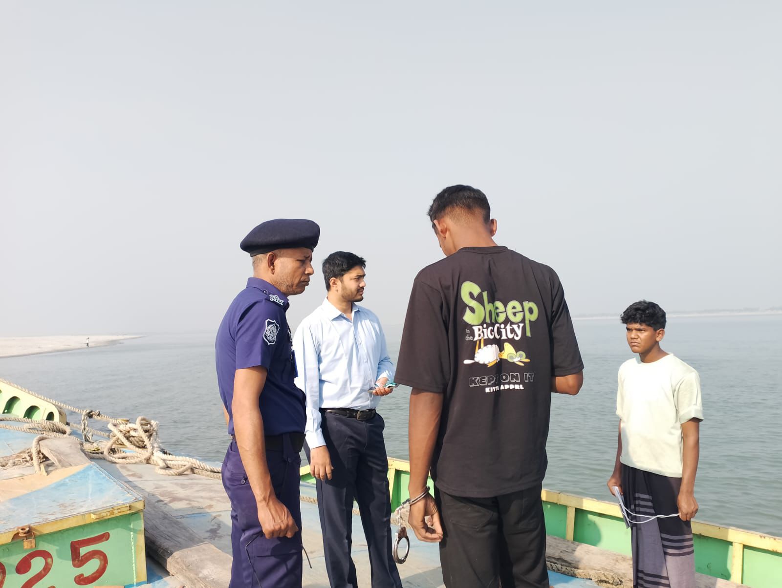 দৌলতপুরে ভ্রাম্যমাণ আদালতের অভিযান : ২ লাখ টাকা জরিমানা, ১৫ দিনের কারাদণ্ড